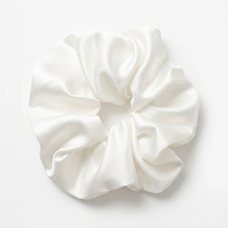 Minaz Scrunchie Priya aus Satin in XXL in Weiss