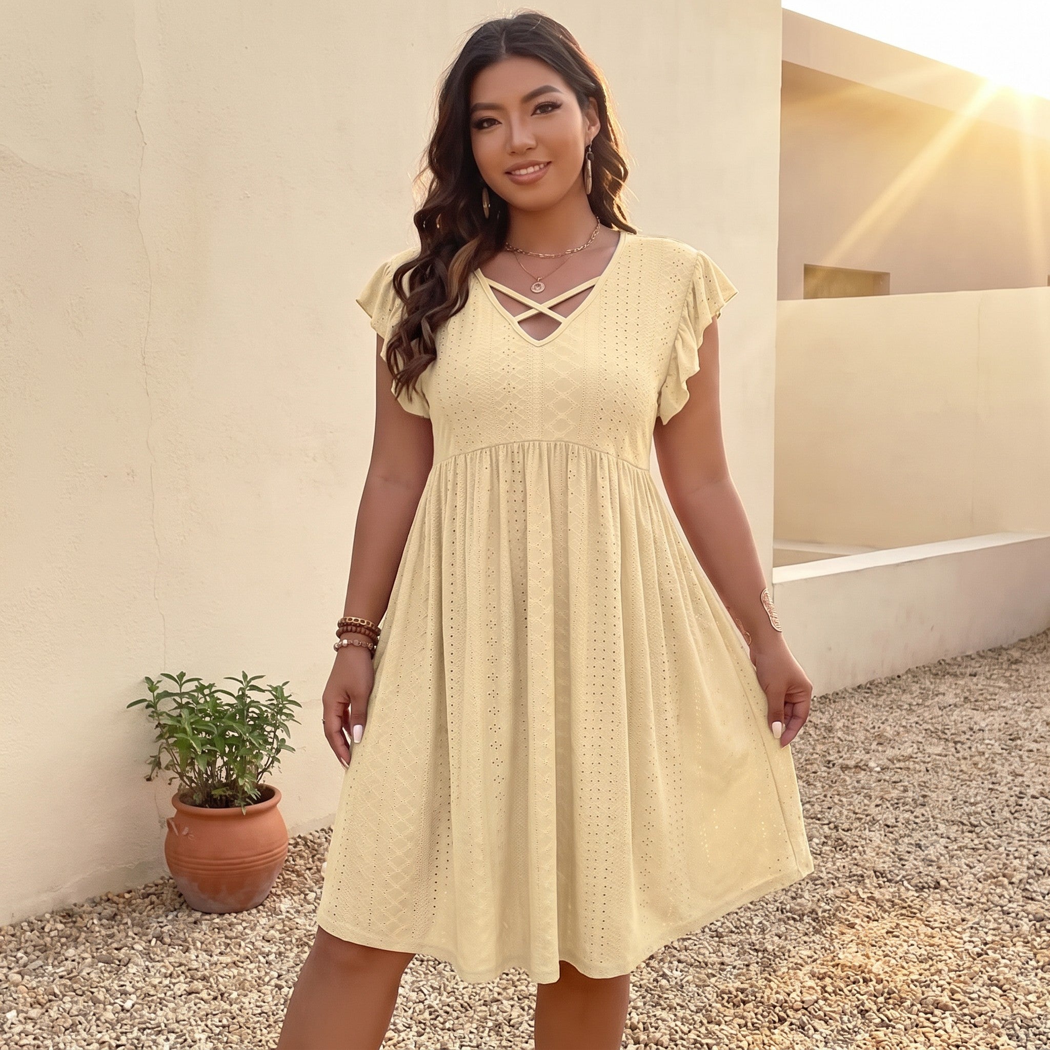 Sommerkleid "Amara" in Gelb — Plus-Size Midi mit Broderie