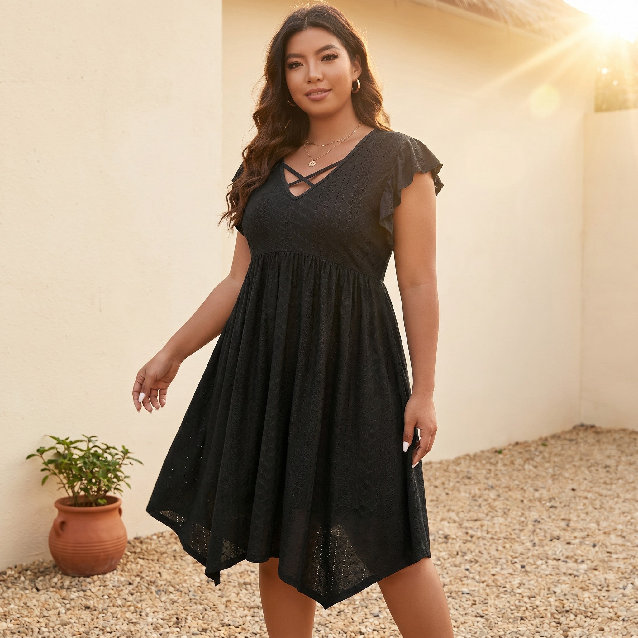 Sommerkleid "Amara" in Schwarz — Plus-Size Midi mit Broderie