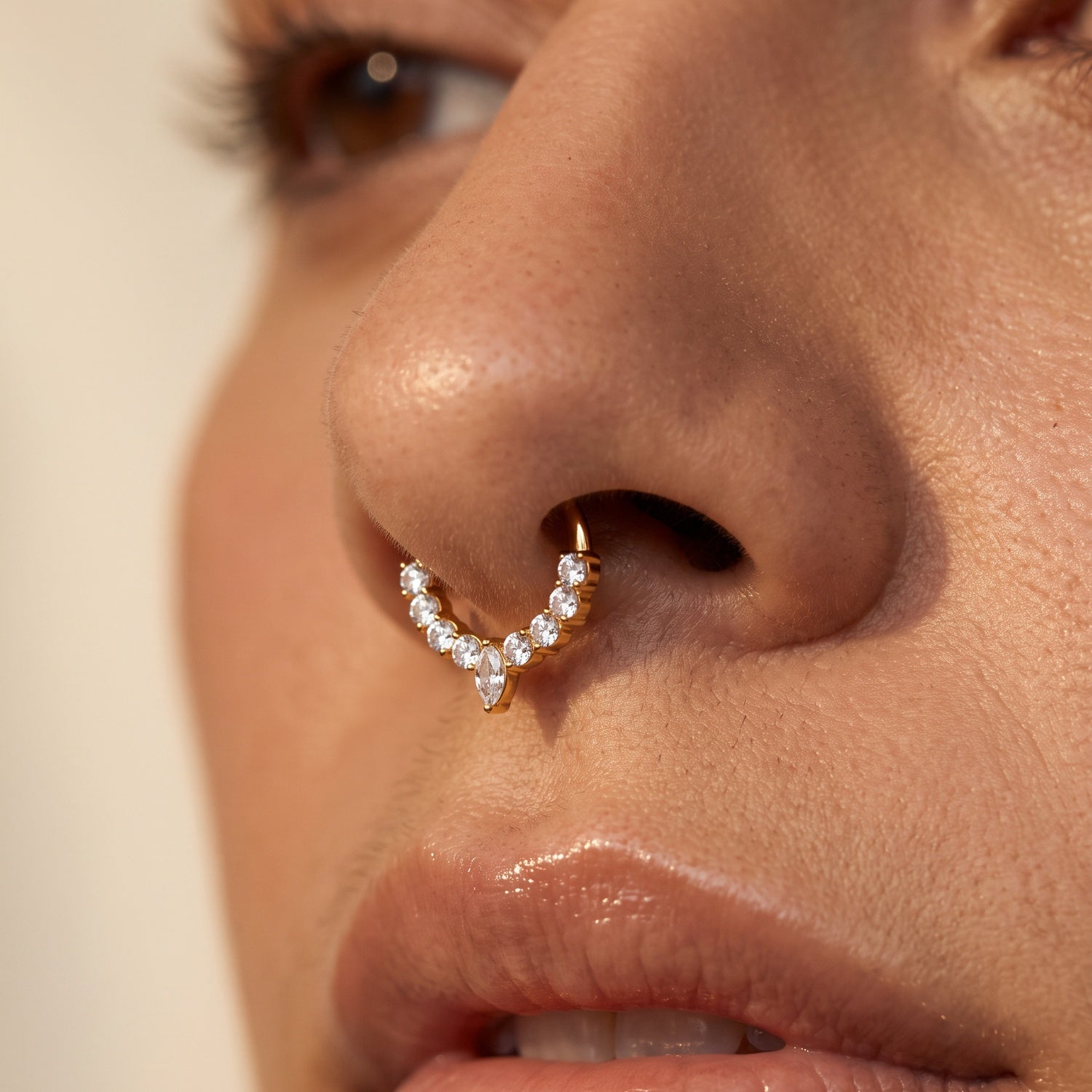 Minaz Piercing Rosalie. getragen