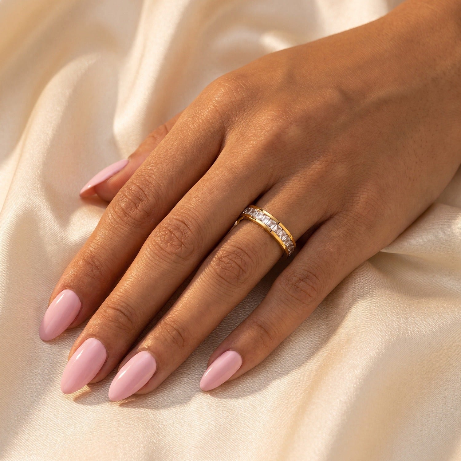 Maissa 1er Ring am Finger getragen