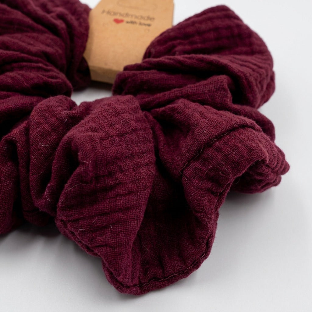 Handmade Musselin Scrunchie Asha Makroaufnahme, Musselin-Textur