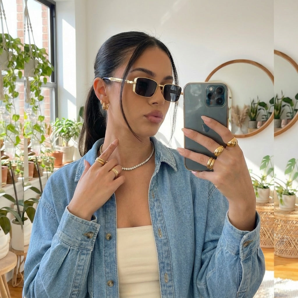 Minaz Sonnenbrille Tara im eckigen Retro Design mit goldenem Metallrahmen. Tragebild