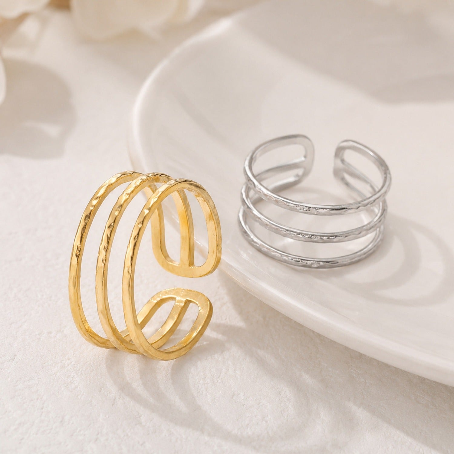 Delia Ring, Gold und Silber im Vergleich
