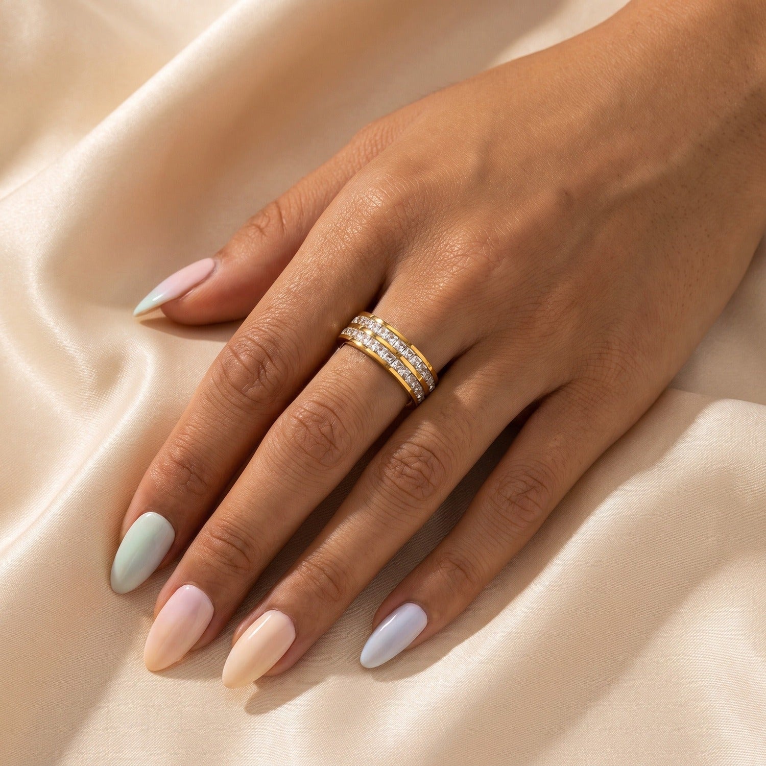 Maissa 2er Ring am Finger getragen