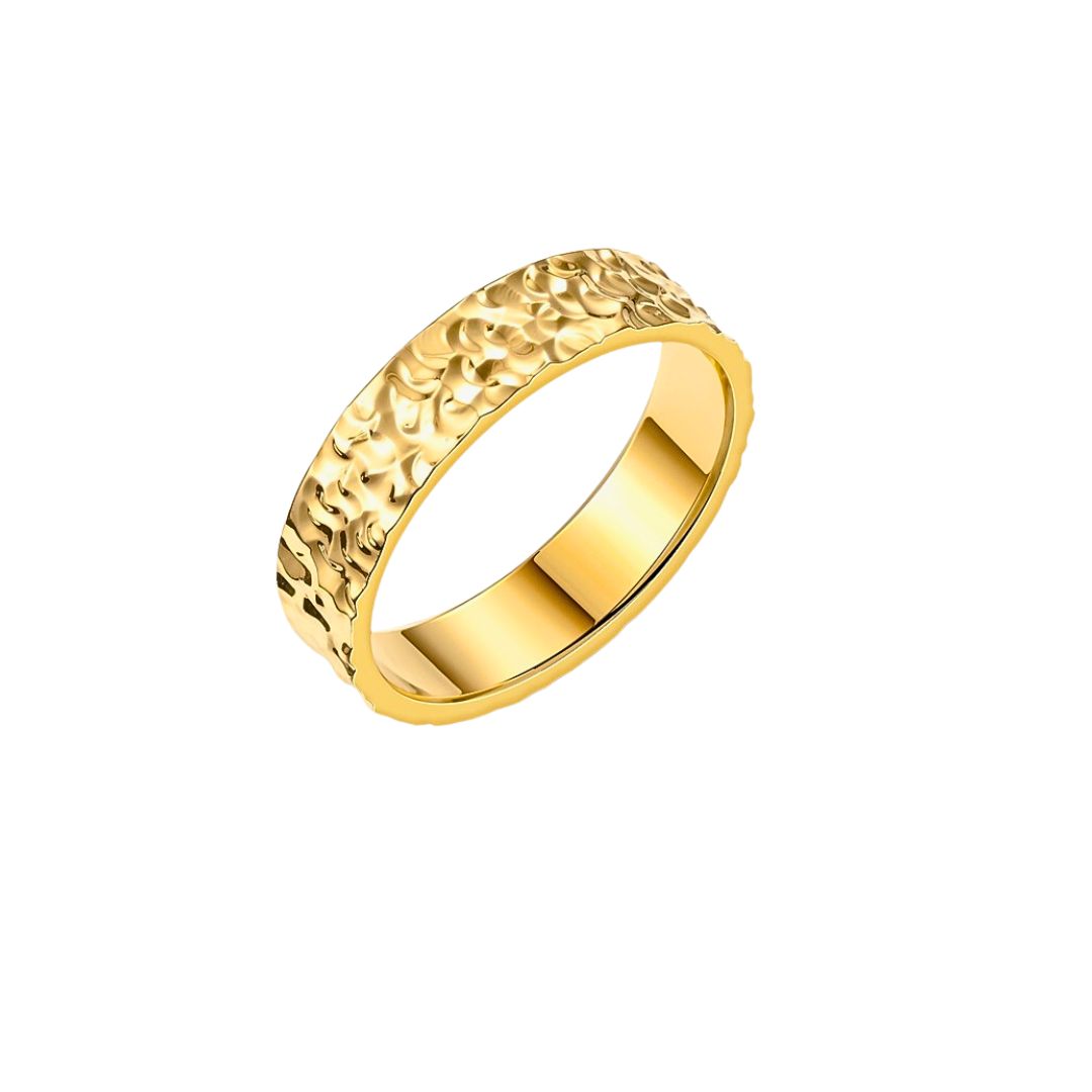 Minaz Ring Runa aus Edelstahl in Gold mit gehaemmerter Textur