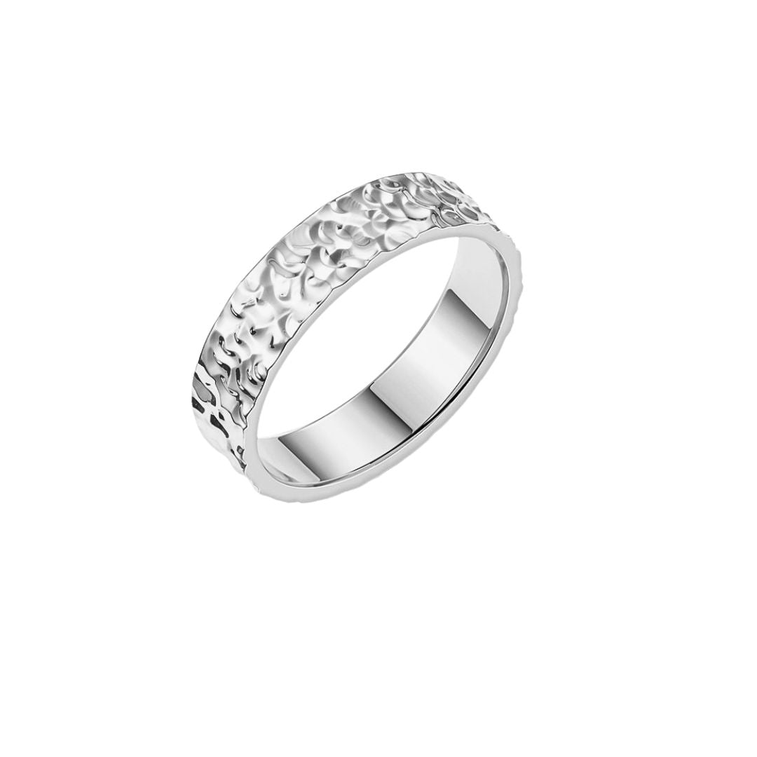 Minaz Ring Runa aus Edelstahl in Silber mit gehaemmerter Textur