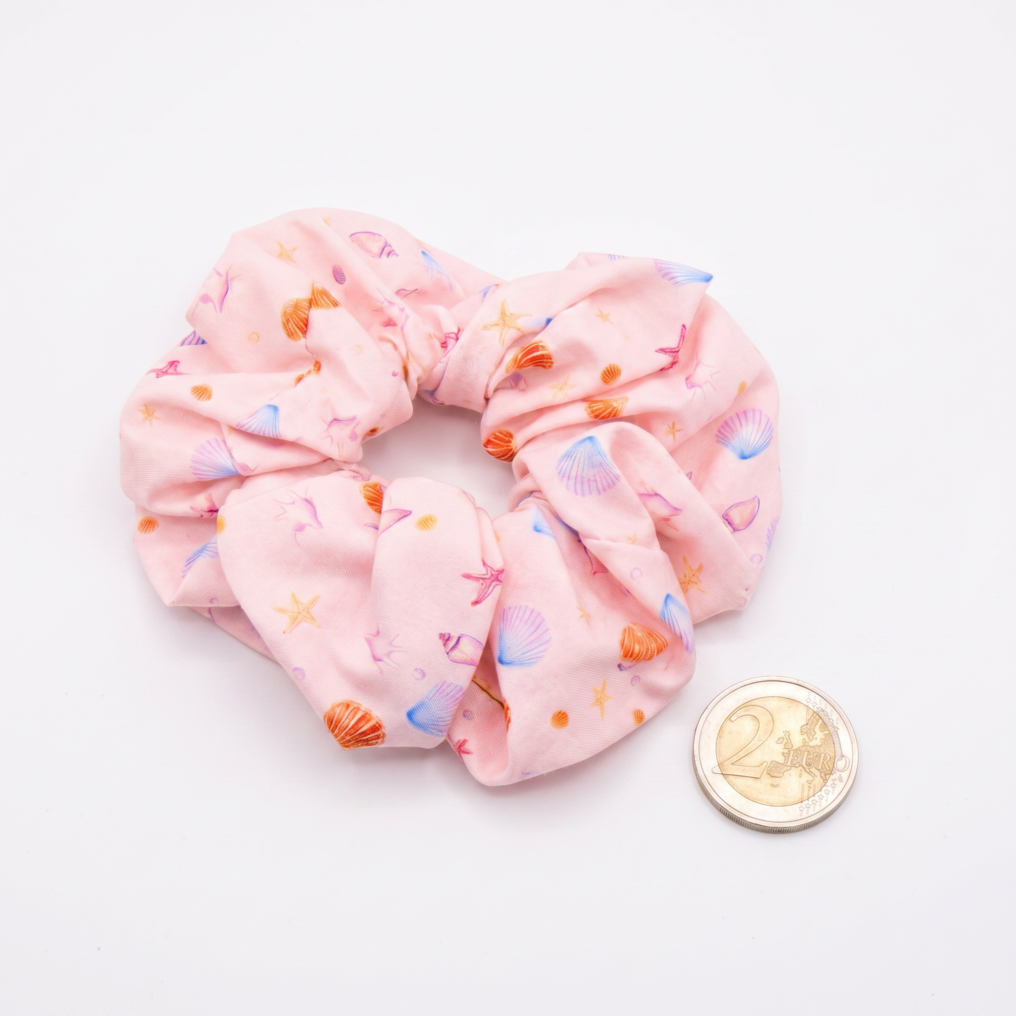 Minaz Scrunchie Marisol aus Sommerstoff. Größenvergleich
