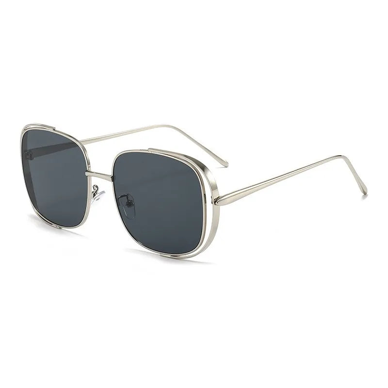 Minaz Sonnenbrille Suki mit Doppelrahmen in Silber und dunklen Glaesern